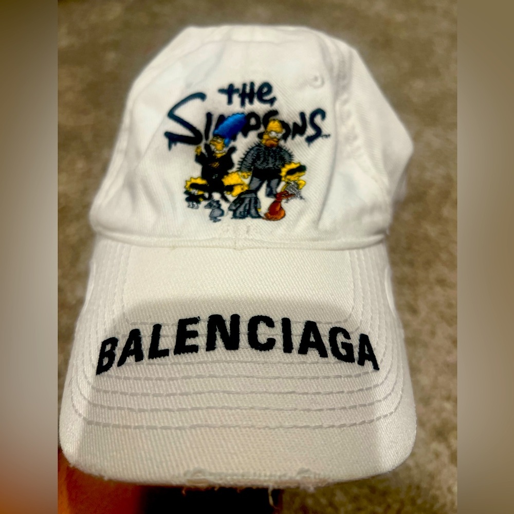 Authentic Rare Edition. See pictures. Easy to wash and clean.